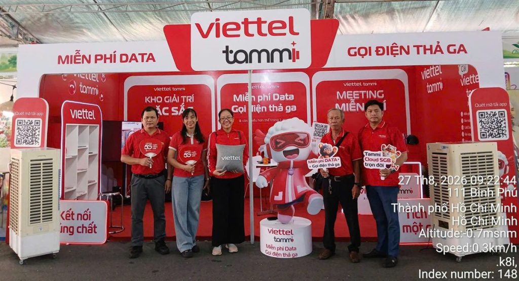 Gian hàng Viettel giới thiệu ứng dụng Tammi trên đường Bình Phú (Quận 6 cũ)
